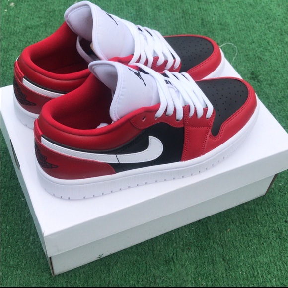 Air Jordan 1 Low 'Chicago Flip' (W) - Picture 12 of 15